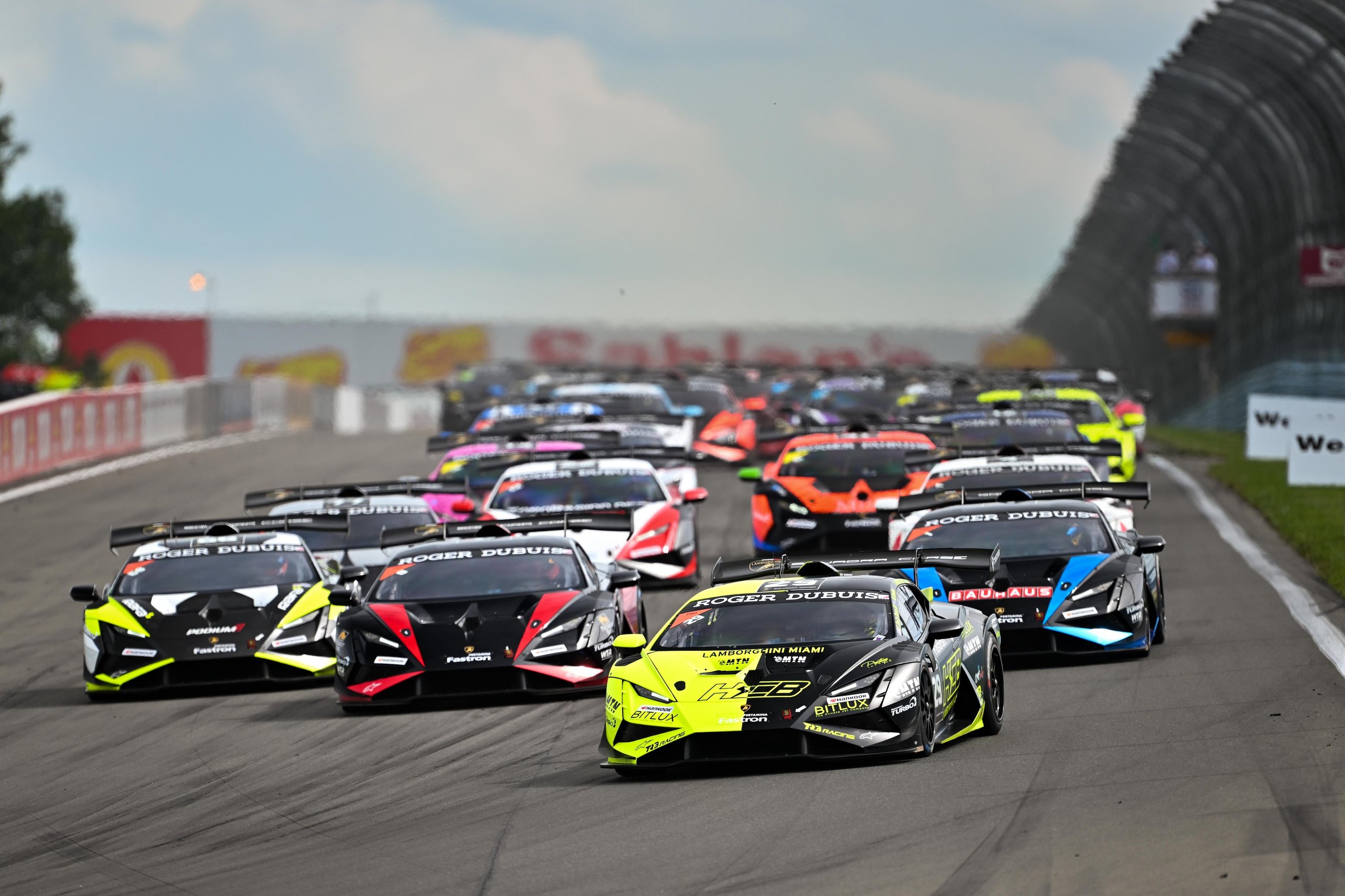 The Huracán Super Trofeo Evo2'S Final Full Season Spans 36 Races Across Three Continents Before The Temerario Takes Over 9 Wide shot of a large group of lamborghini huracán super trofeo evo2 race cars on track with a yellow car leading the pack