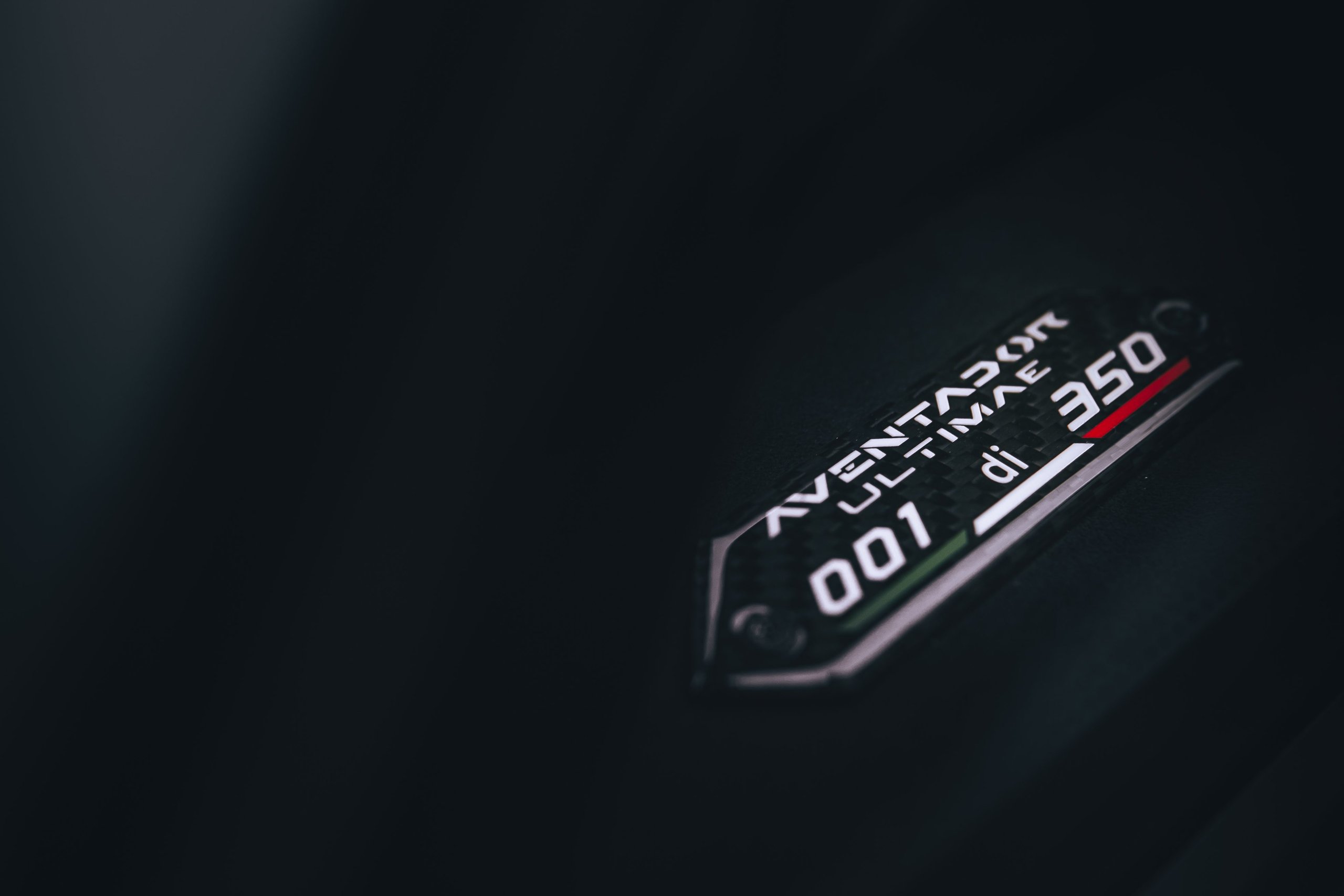 Aventador Ultimae'S Italian Farewell Drive Stages The End Of Lamborghini'S Pure V12 Era 9 Close-up of the limited edition plaque reading 001 di 350 on the aventador ultimae