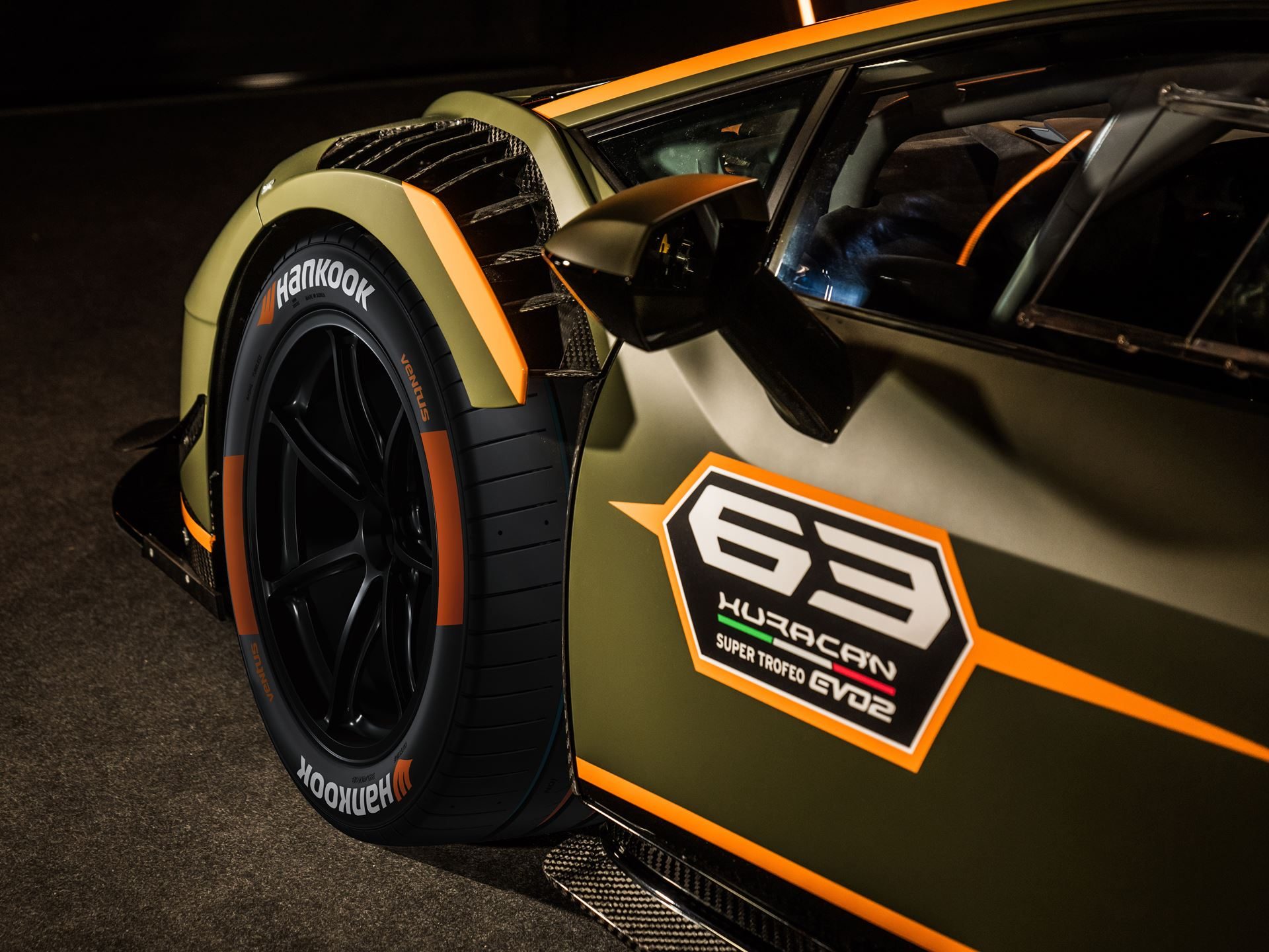 Close-up of hankook tyre and racing livery on the lamborghini huracán super trofeo evo2