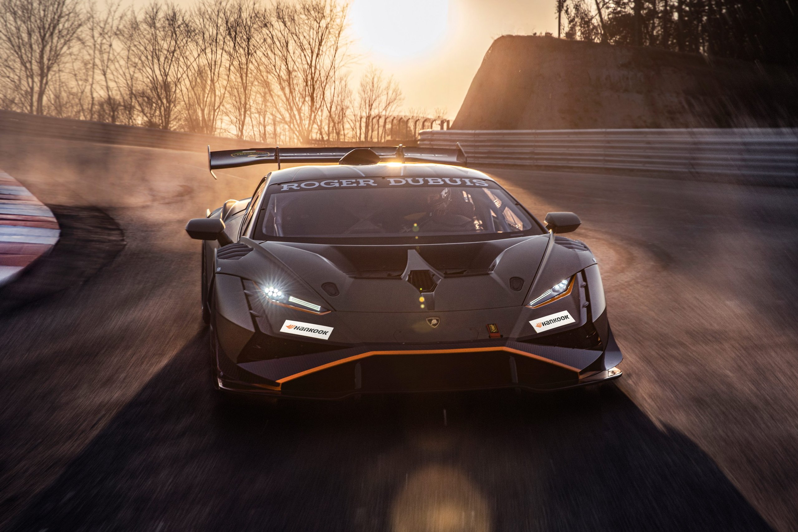 Lamborghini huracán super trofeo evo2 racing at sunset on hankook ventus race tyres
