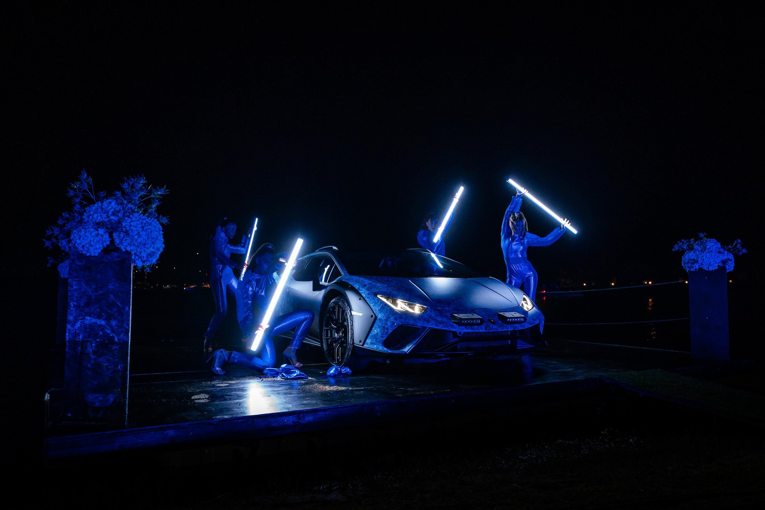 370 Hours Of Paint, One Sardinian Night: Inside The Huracán Sterrato Opera Unica 3 The huracán sterrato opera unica revealed at night surrounded by performers holding glowing blue light tubes