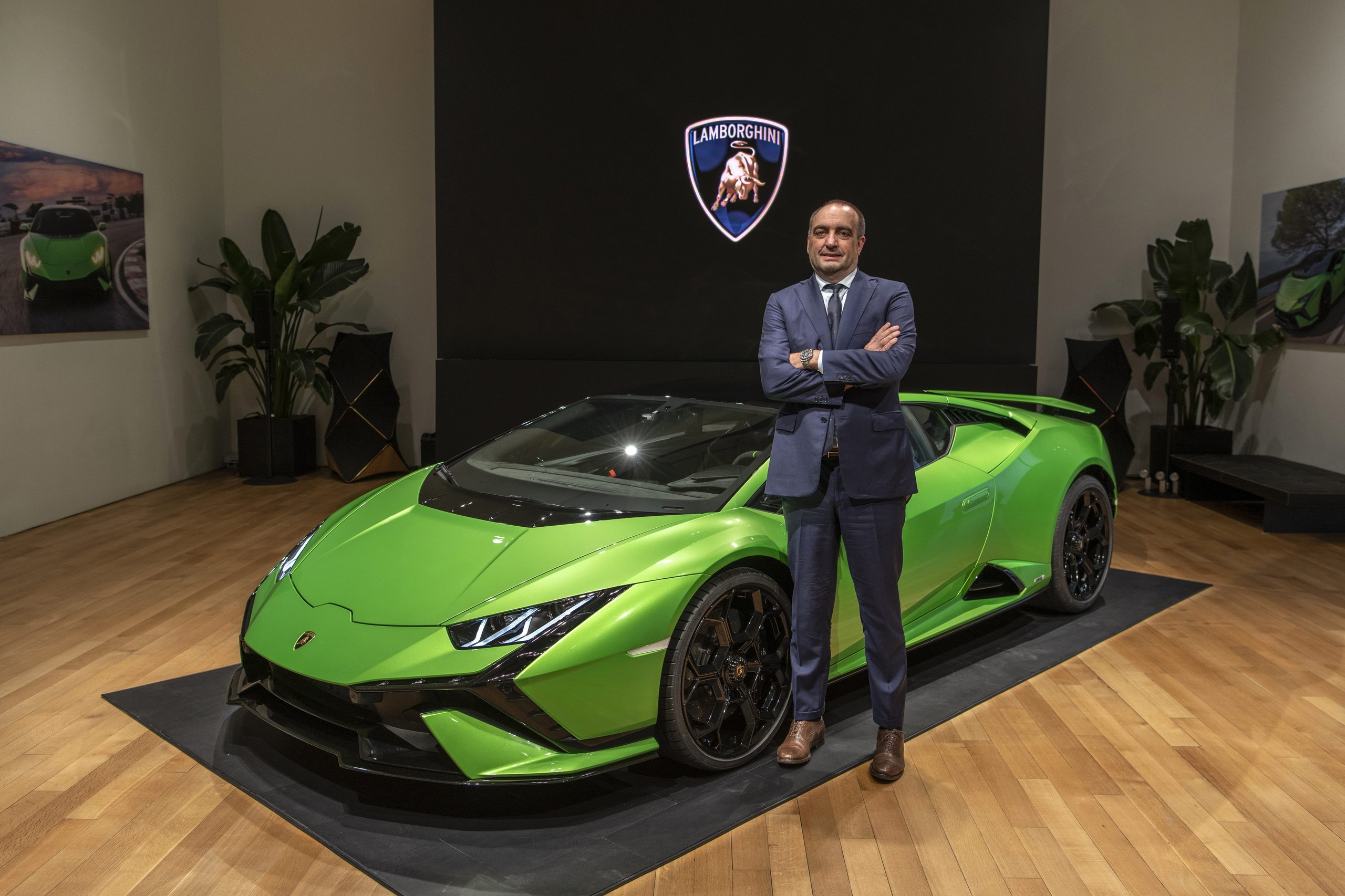 Huracán Tecnica In New York: Why Lamborghini'S V10 Sweet Spot Matters More Than Its Spec Sheet 11 Huracan tecnica nyc premiere v10 analysis draft efb620c6 other 005 scaled