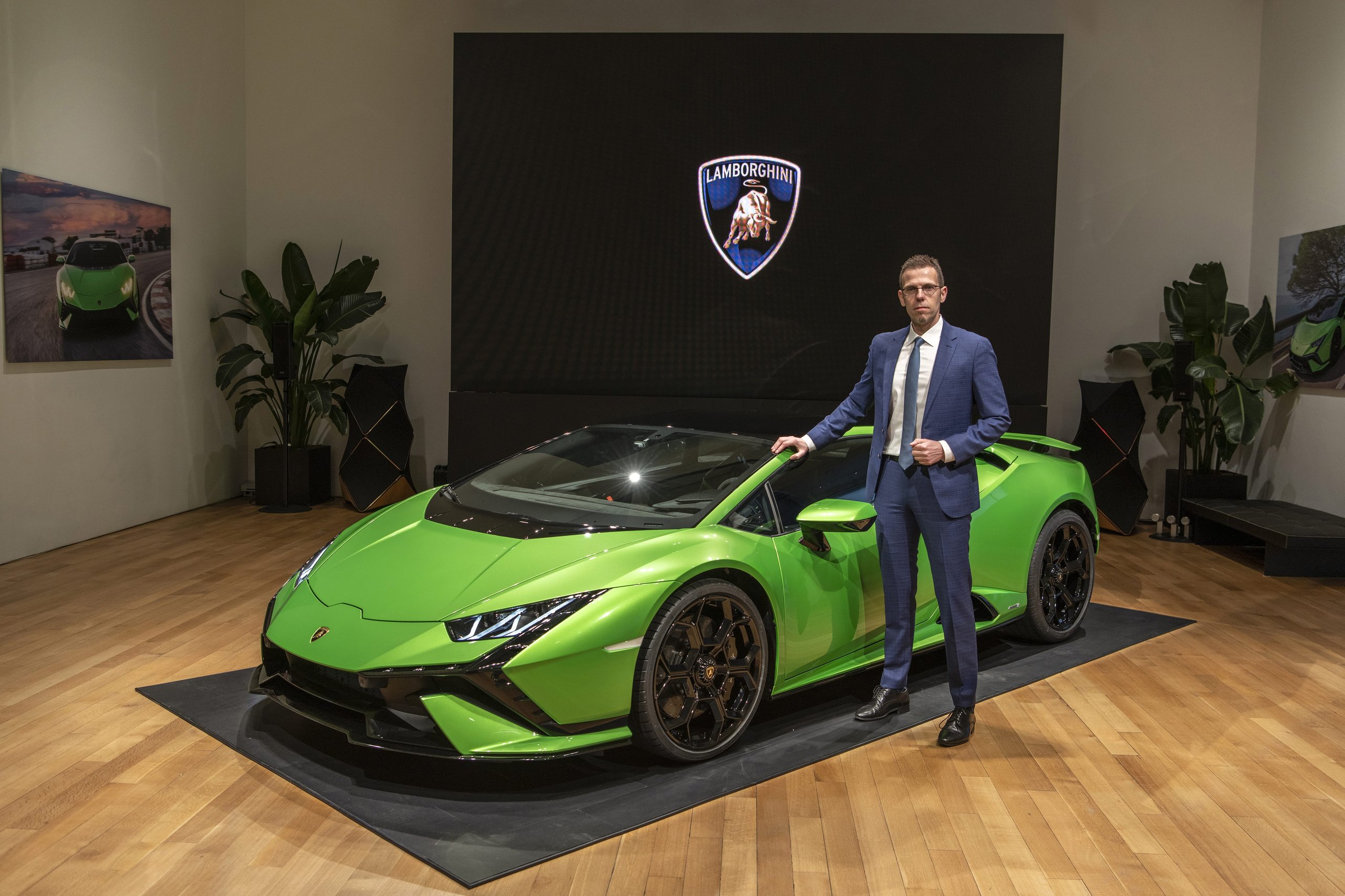Huracán Tecnica In New York: Why Lamborghini'S V10 Sweet Spot Matters More Than Its Spec Sheet 15 Huracan tecnica nyc premiere v10 analysis draft efb620c6 other 007 scaled