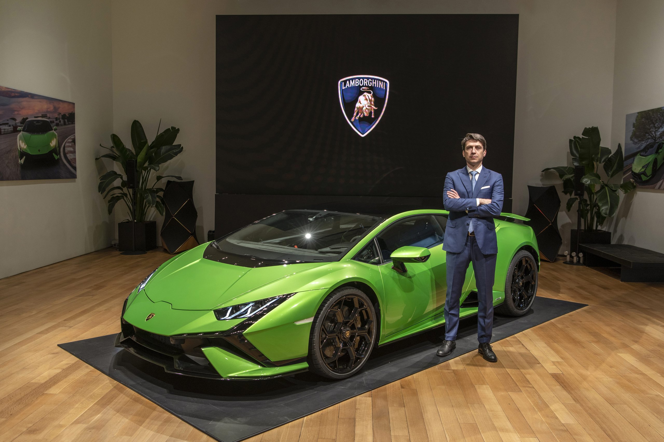 Huracán Tecnica In New York: Why Lamborghini'S V10 Sweet Spot Matters More Than Its Spec Sheet 17 Huracan tecnica nyc premiere v10 analysis draft efb620c6 other 008 scaled