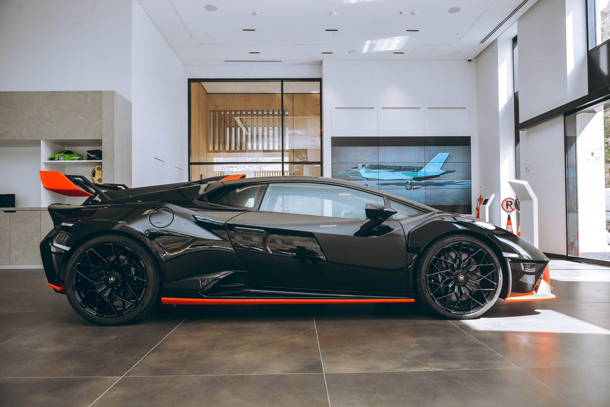 Lamborghini Baku: Why A 225 Square Meter Showroom Signals Serious Ambitions For The Transcaucasia Region 13 Lamborghini baku showroom ad personam draft e653b6ae exterior 006 scaled