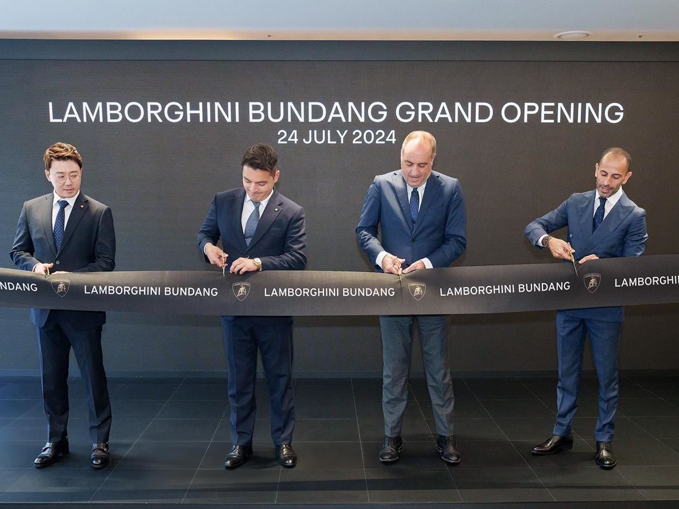 Lamborghini Bundang Puts The Urus Se On Stage For South Korea'S Tech Corridor 27 Lamborghini bundang dealership urus se draft 3260f641 event 013