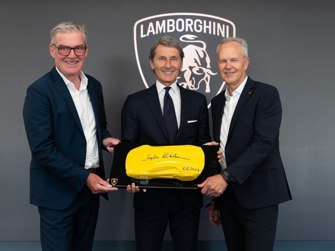 Lamborghini'S New Cologne Showroom Puts The Urus Se Center Stage For Germany'S Hybrid Era 25 Lamborghini cologne dealership urus se draft ab94c164 event 012