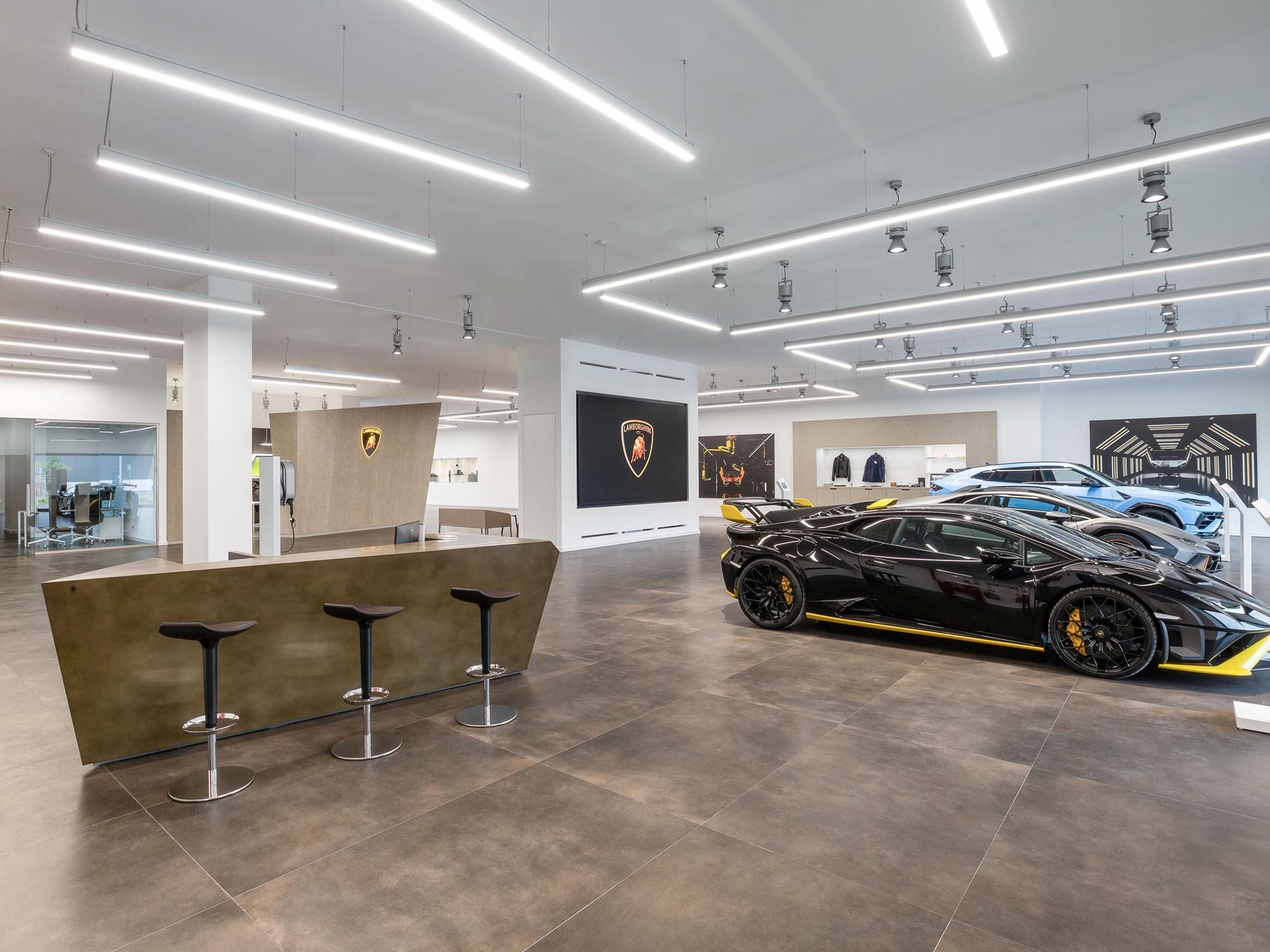 Lamborghini'S New Cologne Showroom Puts The Urus Se Center Stage For Germany'S Hybrid Era 19 Lamborghini cologne dealership urus se draft ab94c164 other 009