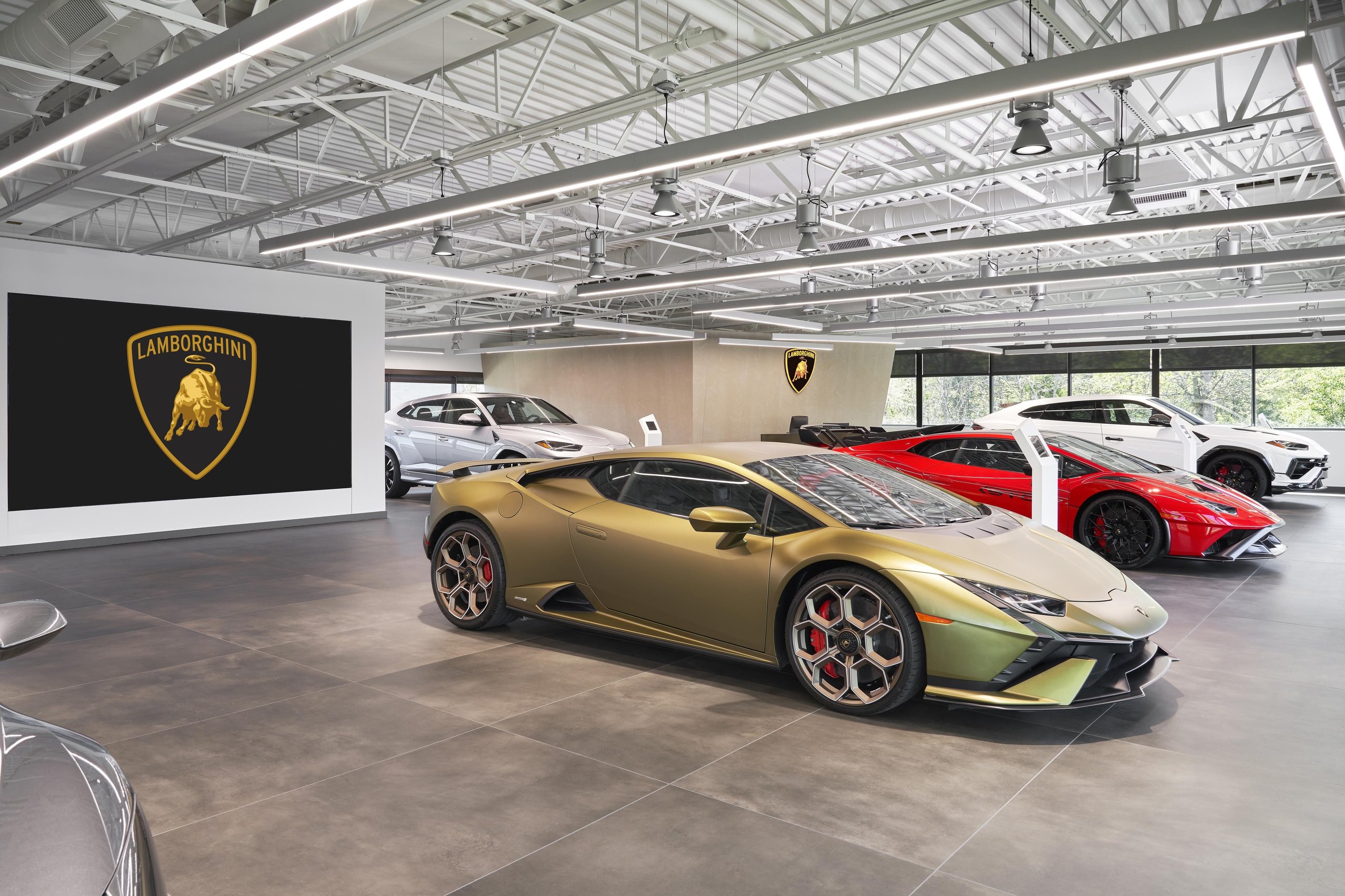 Six New U.s. Dealerships And Record Sales: How Lamborghini Built The Stage For Its Hybrid Era 21 Lamborghini dealer openings record us sales 2 draft dbd74c46 interior 010 scaled