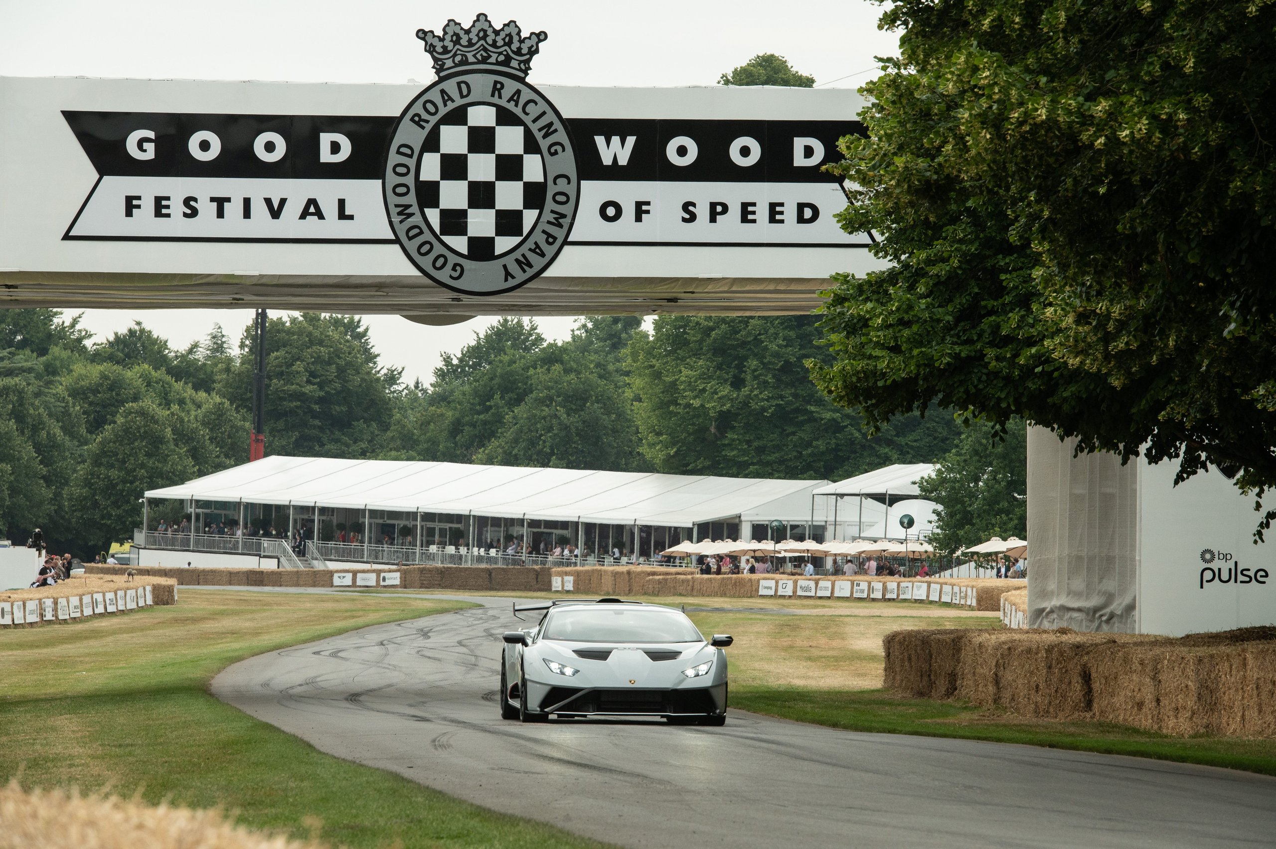 Lamborghini'S Goodwood Farewell: Why Sant'Agata Staged A Last Call For Naturally-Aspirated Power In Front Of 450 Owners 3 Grey lamborghini huracán sto driving on the wet goodwood hill climb under the festival of speed banner