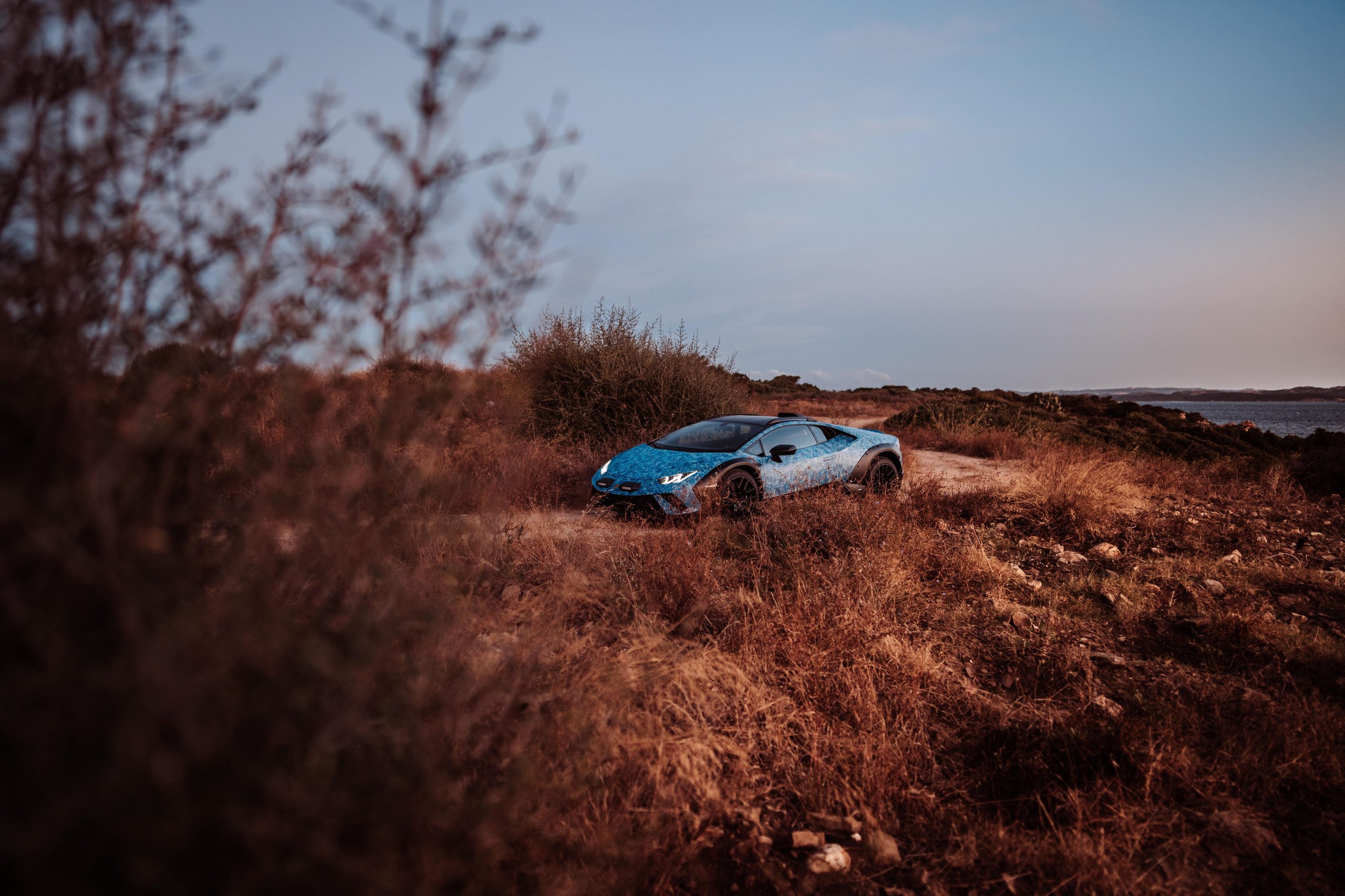 370 Hours Of Blue: How Lamborghini'S Opera Unica Sterrato Turns Paint Into Philosophy 19 Lamborghini huracan sterrato opera unica blue draft 0da1549d exterior 009 scaled