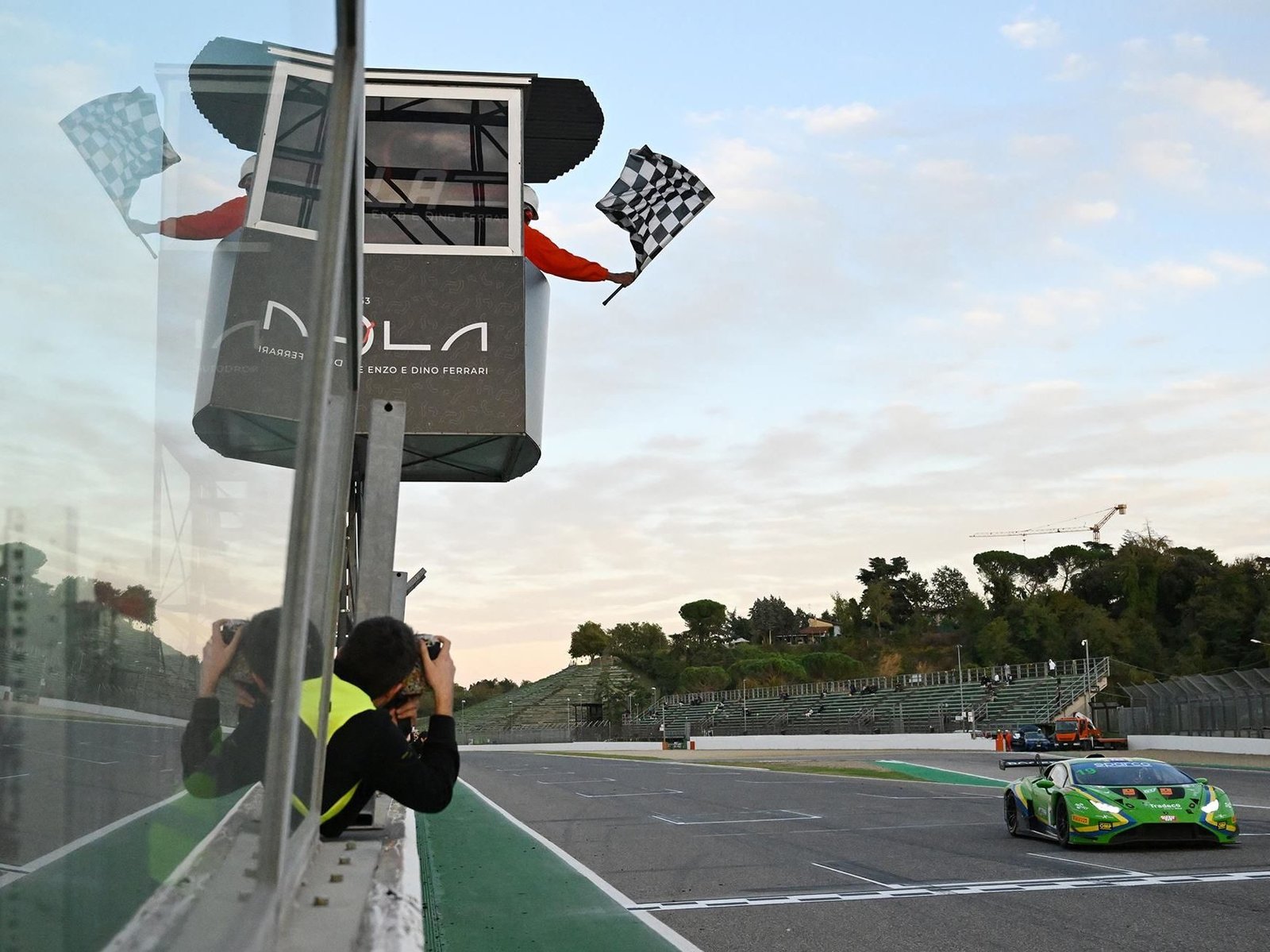 Lamborghini Huracán GT3 EVO2 crosses the finish line under the checkered flag at Imola during the Italian GT Championship Sprint Cup finale