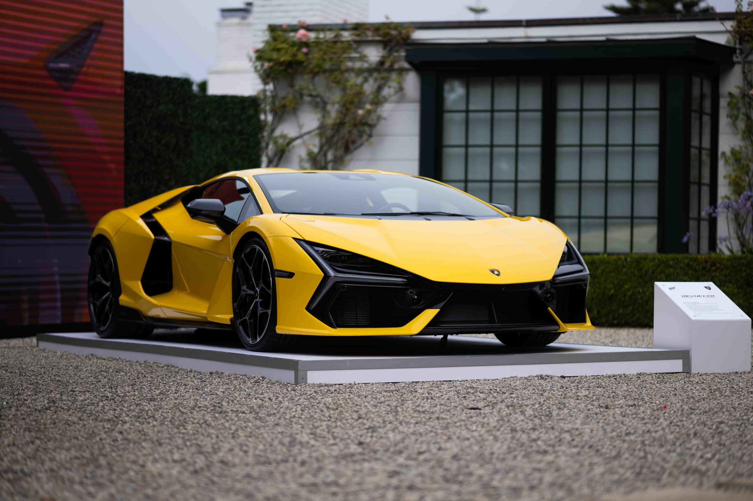 Lamborghini lanzador lounge monterey v12 heri draft d12a6bf6 exterior 007 scaled
