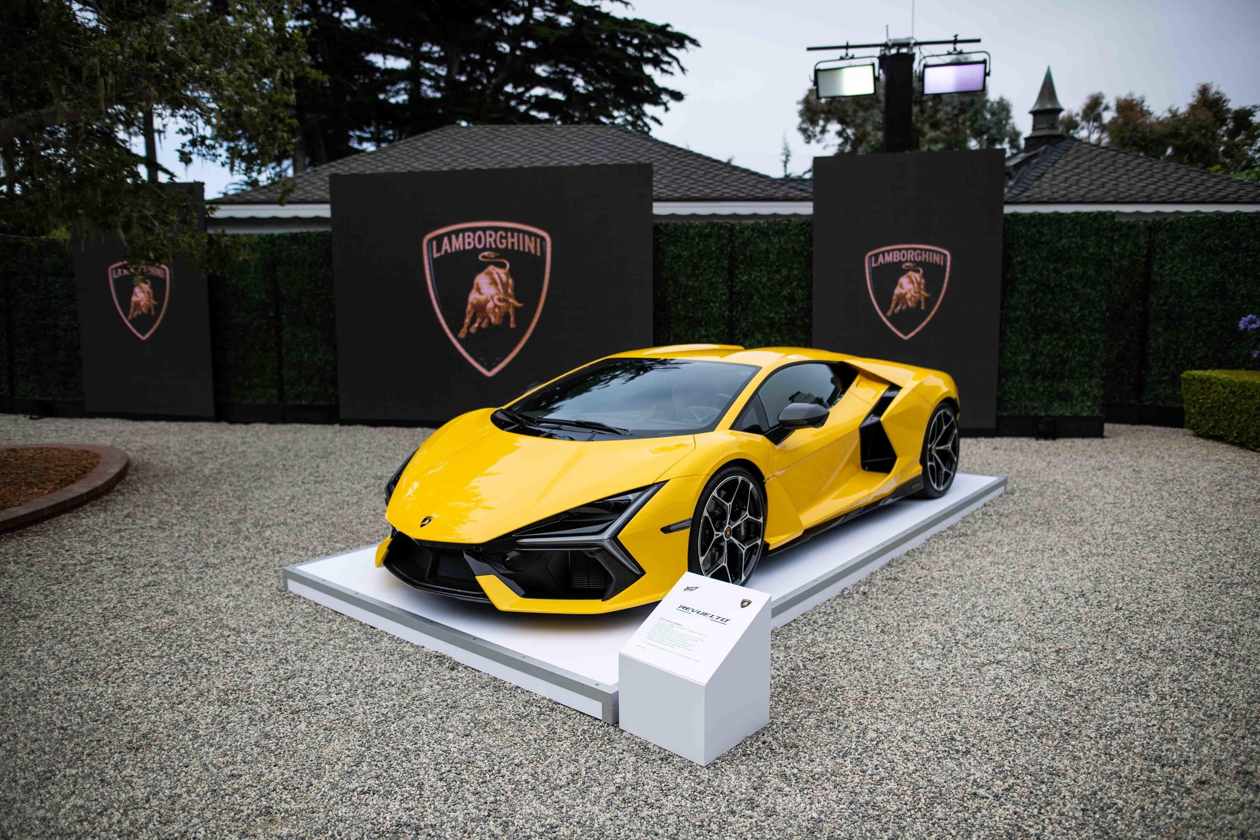 Lamborghini lanzador lounge monterey v12 heri draft d12a6bf6 exterior 010 scaled