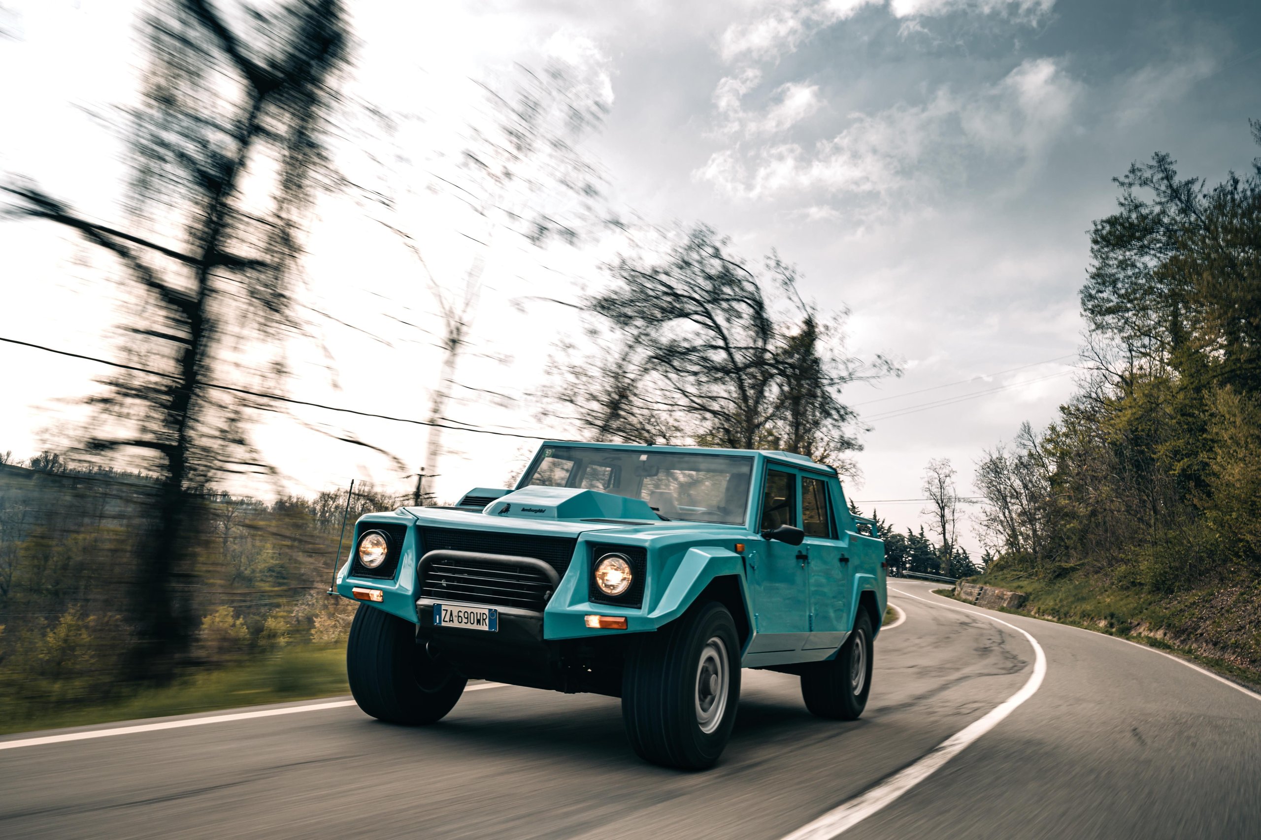 The 'Rambo Lambo' At 40: How Lamborghini'S V12 Off-Roader Invented The Super Suv And Paved The Road To The Urus 25 Lamborghini lm002 40th anniversary super suv draft 0efcd8ec action 012 1 scaled