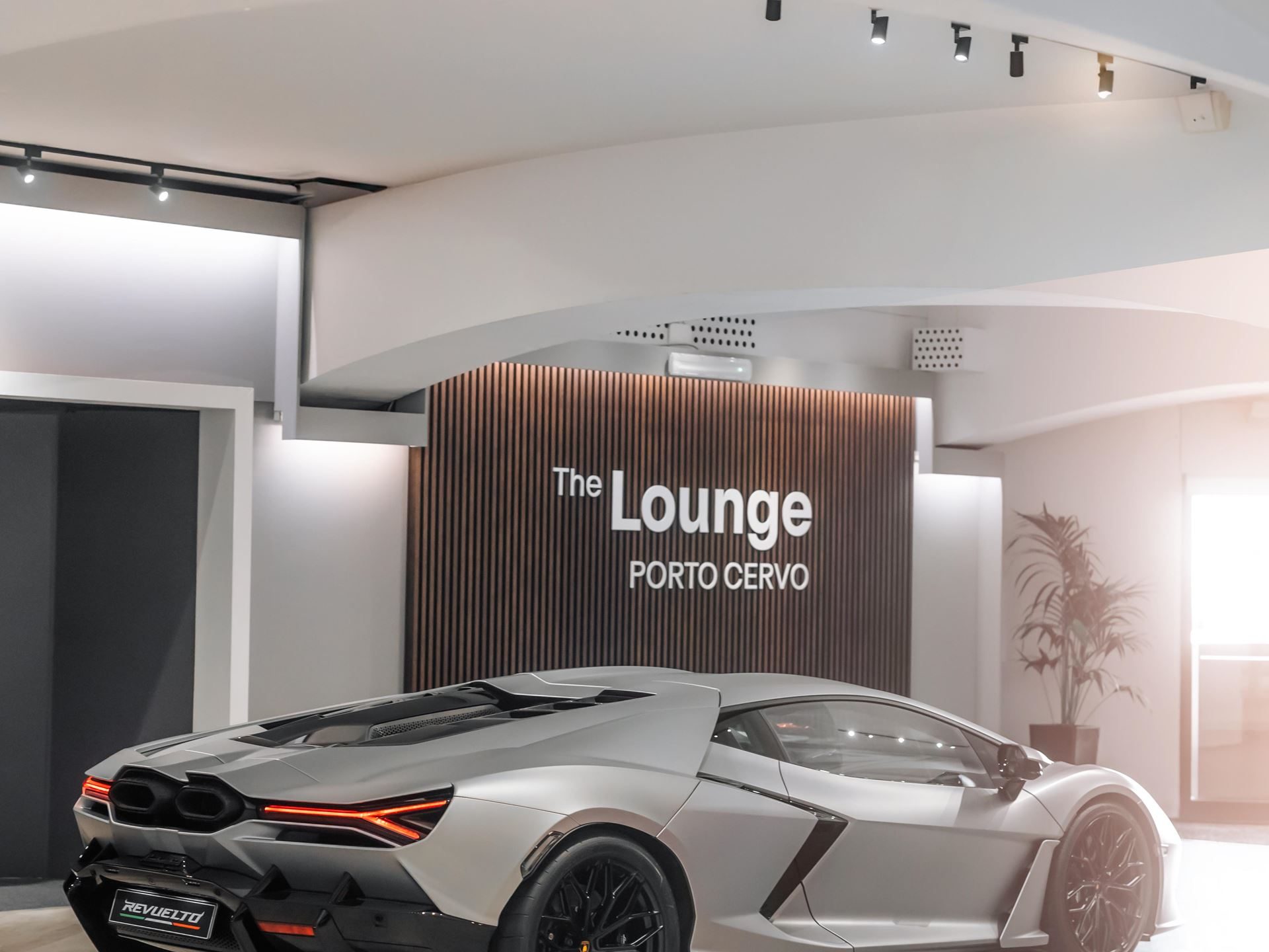 Lamborghini'S Porto Cervo Lounge Returns For A Sixth Summer As A Seaside Brand Hub 19 Lamborghini lounge porto cervo sixth summer draft 650c7de7 exterior 009