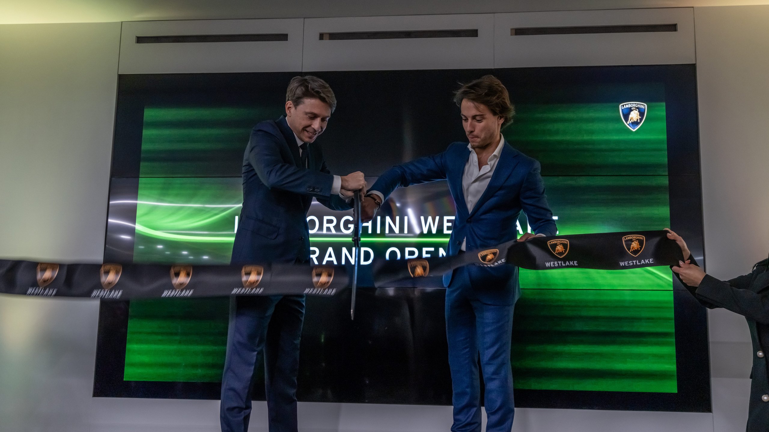 California And Florida Drive Lamborghini'S Record 2022 U.s. Sales As Two Showrooms Debut A New Retail Identity 23 Lamborghini record us sales 2022 new showroom draft f54c4a65 event 011 scaled