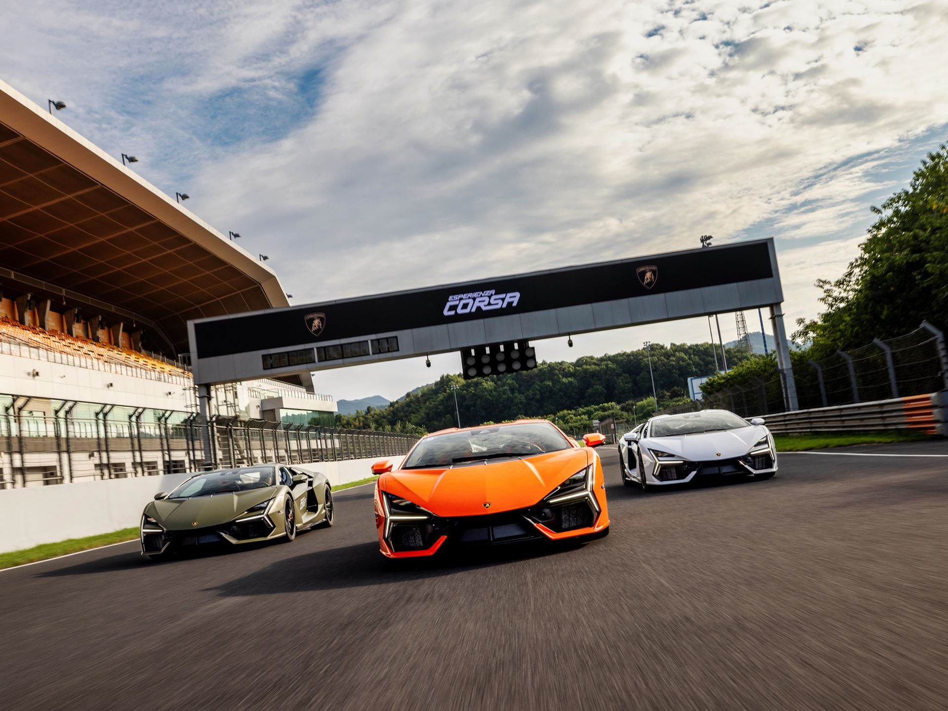Lamborghini Brought The Revuelto To A Chinese Racetrack To Prove Its V12 Hybrid Belongs There 13 Lamborghini revuelto esperienza corsa china draft 773f5576 action 006