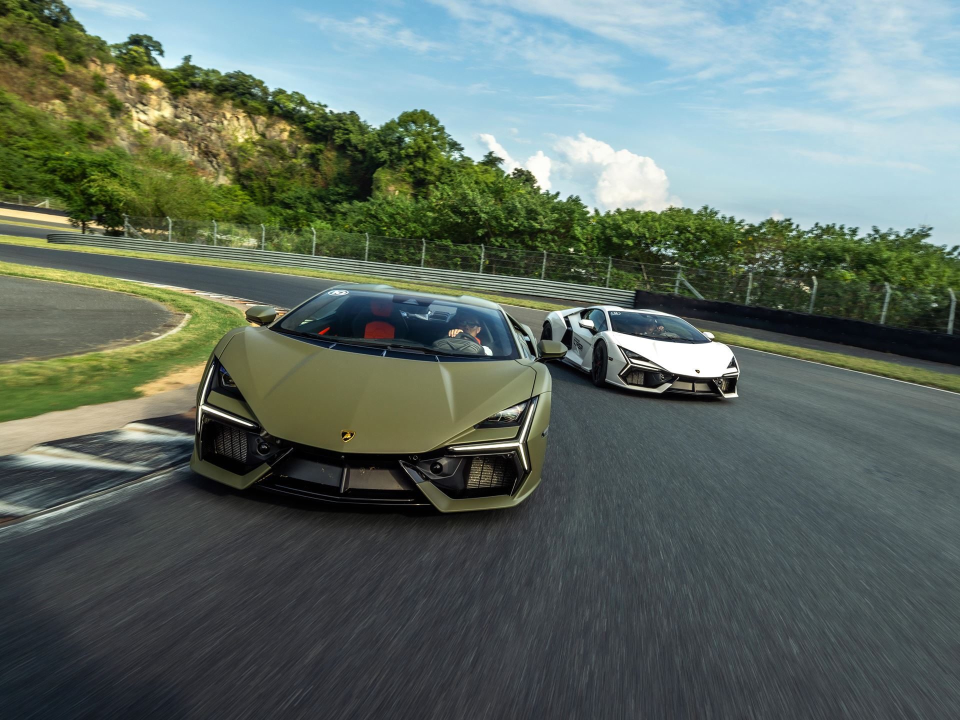 Lamborghini Brought The Revuelto To A Chinese Racetrack To Prove Its V12 Hybrid Belongs There 17 Lamborghini revuelto esperienza corsa china draft 773f5576 action 008