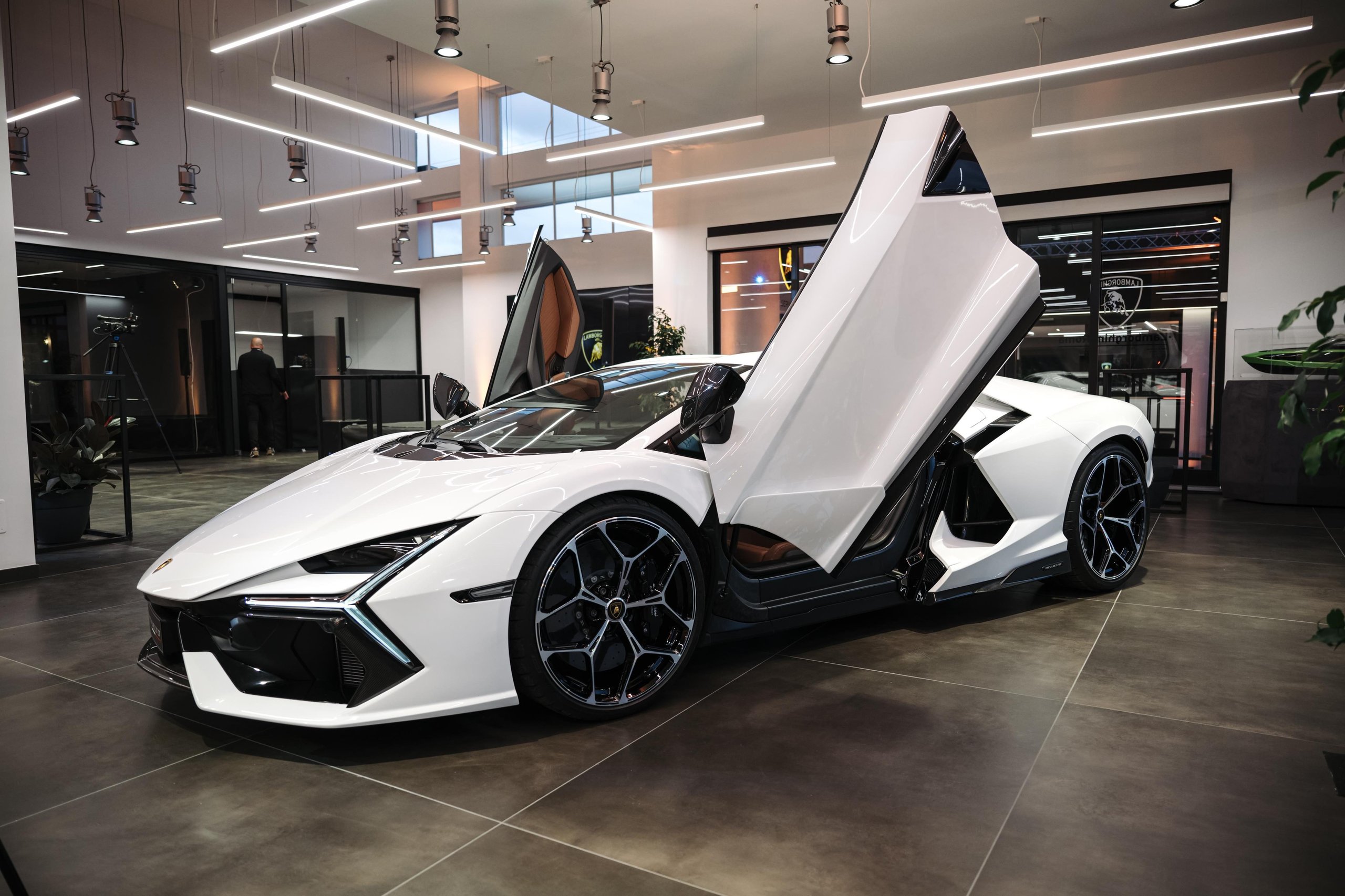 Lamborghini'S New Rome Flagship Pairs A Miura With The Revuelto To Sell Its Electrified Future 17 Lamborghini rome dealership ad personam draft 5dd2ad6b exterior 008 scaled