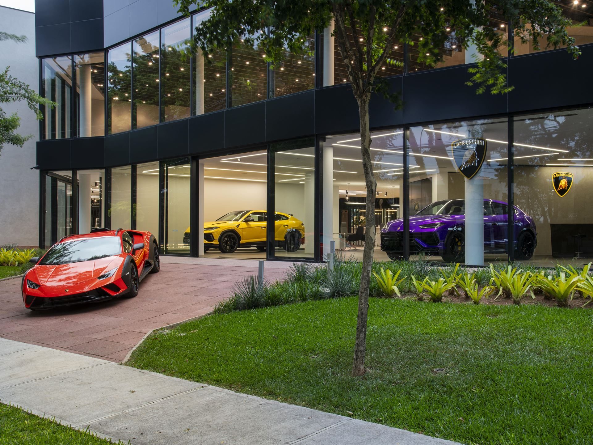 Lamborghini Opens Its First São Paulo Showroom With The Sterrato'S South American Debut, Laying The Ground For A Hybrid Future 15 Lamborghini sao paulo showroom huracan sterra draft 915a9928 exterior 007
