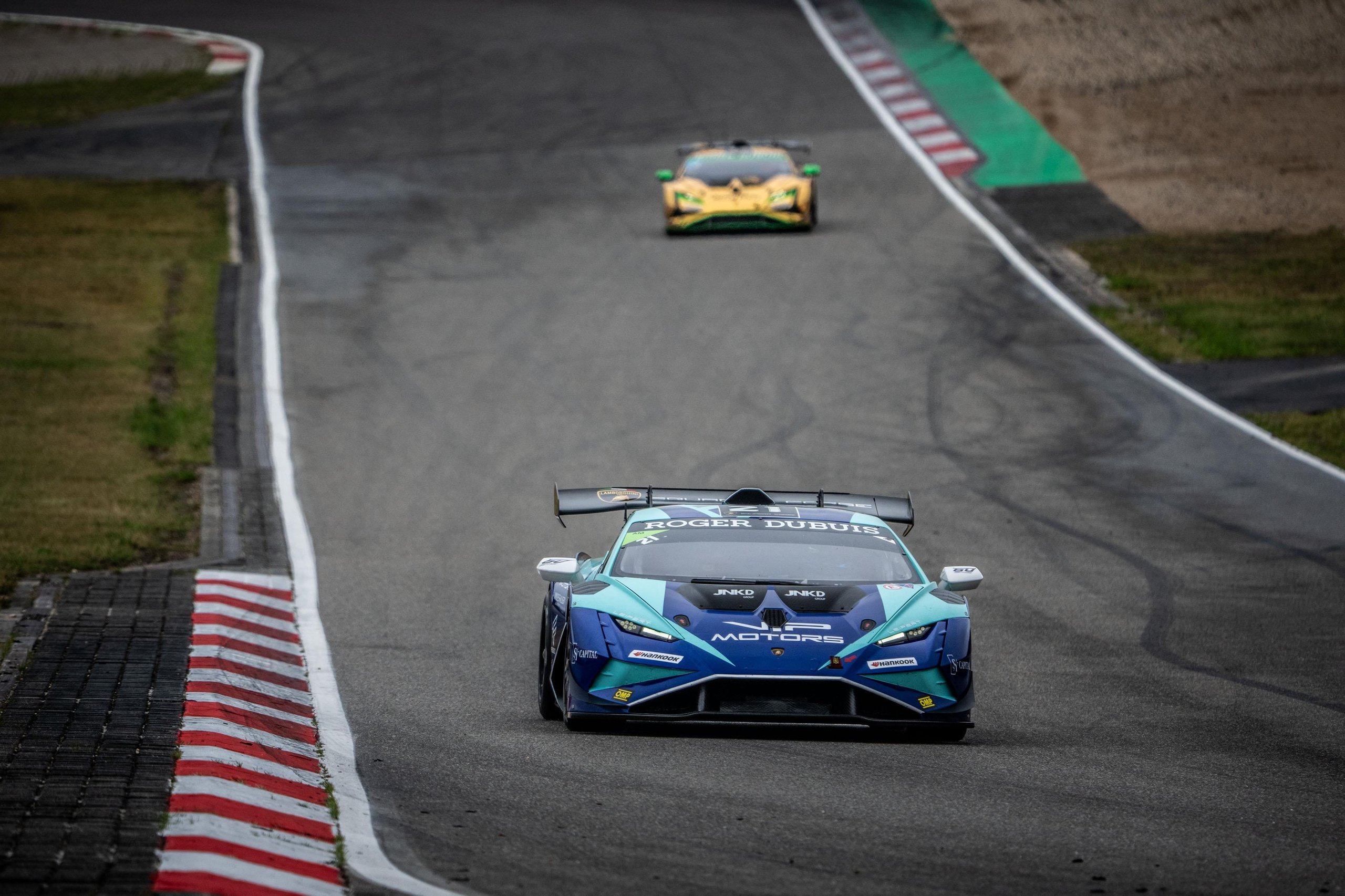 Brendon Leitch'S Late-Race Dummy Move At Nürburgring Delivers Leipert Motorsport'S First Overall Super Trofeo Win 5 Blue and teal lamborghini huracán super trofeo evo2 leading a yellow car through a winding section of track