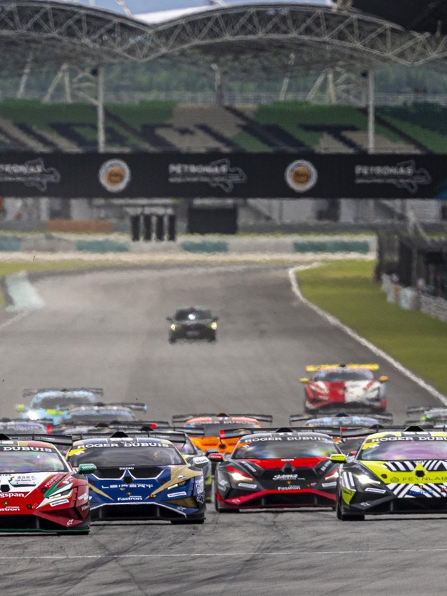 The Huracán Super Trofeo EVO2's Final Full Season: 36 Races Before the Temerario Takes Over