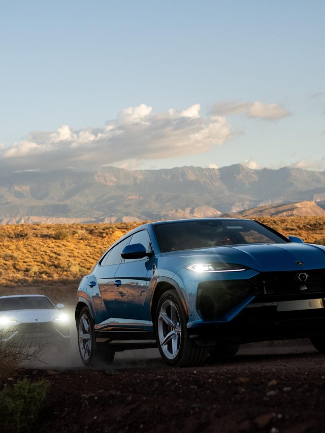 Lamborghini Sent a Convoy of Urus SEs Into Zion's Desert