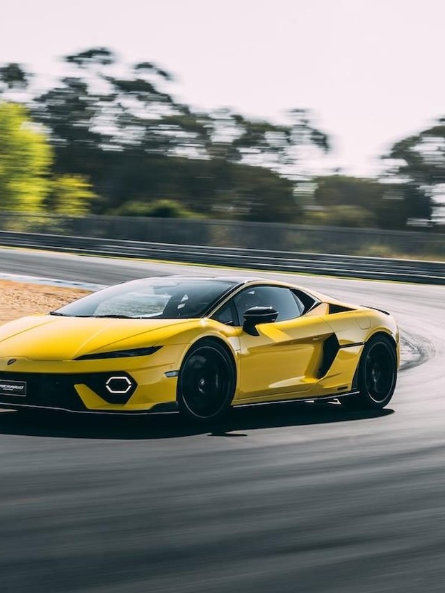 Fifteen Days at Estoril: Lamborghini's Temerario Makes Its Hybrid Case