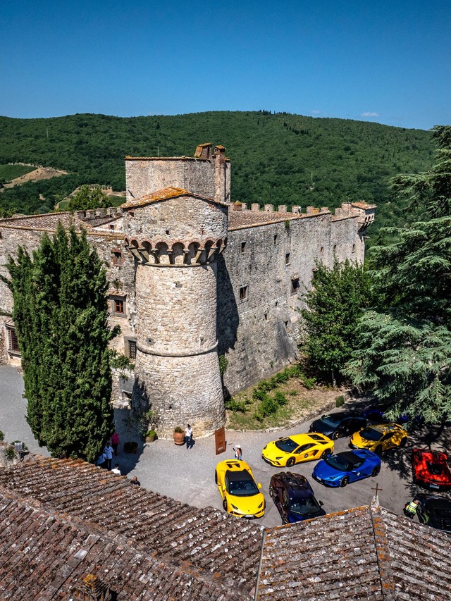 Esperienza Giro Toscana 2025: Lamborghini's Tuscan Loyalty Machine