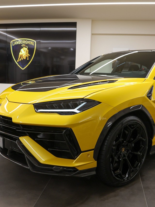 Lamborghini Prague Reopens with a Urus Performante Farewell and an Electric Future