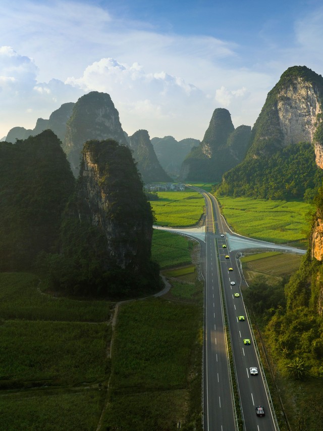 1,100 Kilometers Through Karst Country: How Lamborghini Turned Southern China Into a Rolling Showroom