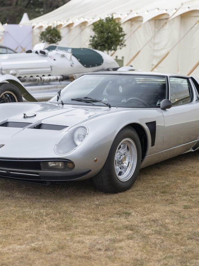 Lamborghini Paired the Huracán Tecnica with Its Rarest Classics at Salon Privé, and the Subtext Was Deliberate