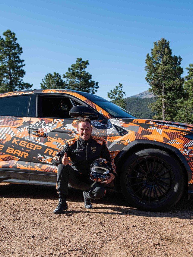 A Camouflaged Urus Demolished the Pikes Peak SUV Record by 17 Seconds