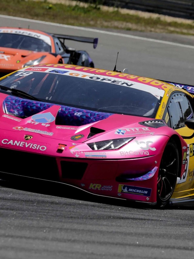 Two Circuits, Four Podiums: The Huracán GT3 EVO's Dominant Late-April 2022 Weekend