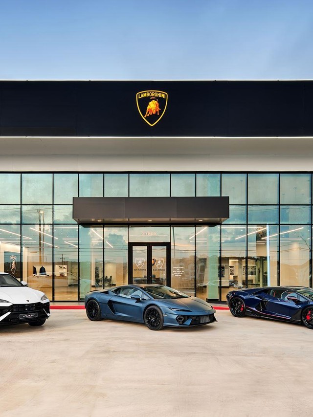 Lamborghini Names Its Marketing Chief as Americas CEO