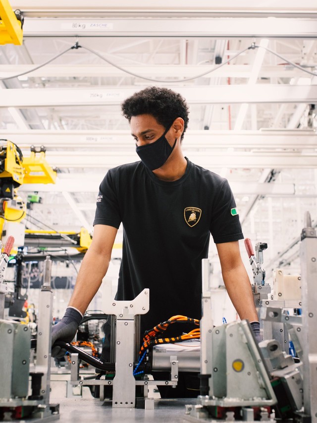 Inside Lamborghini's Workforce Strategy: Why Dad Coaching and Reverse Mentoring Matter for Future Supercars
