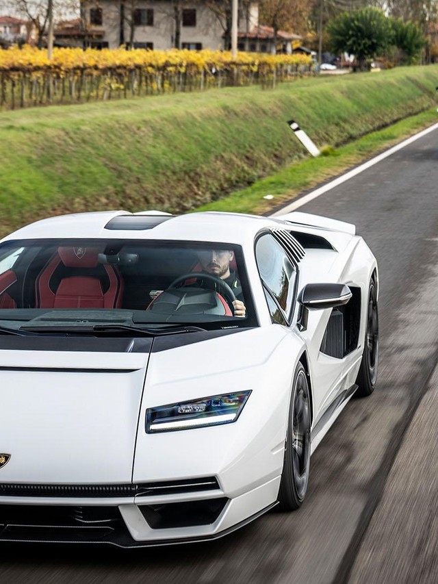 A Five-Time Le Mans Winner Had Never Driven a Countach. Then Lamborghini Handed Him the Keys for 1,000 Kilometers.
