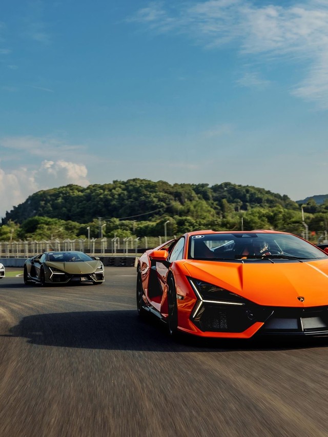 Lamborghini Brought the Revuelto to a Chinese Racetrack to Prove Its V12 Hybrid Belongs There