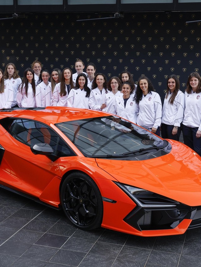 Lamborghini Brings Bologna's Women's Football Team to Sant'Agata, Signaling a Broader Brand Play