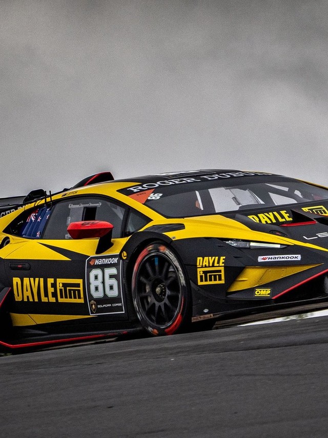 Twelve Points Separate Four Crews as Super Trofeo Europe Hits Valencia's Pressure Cooker