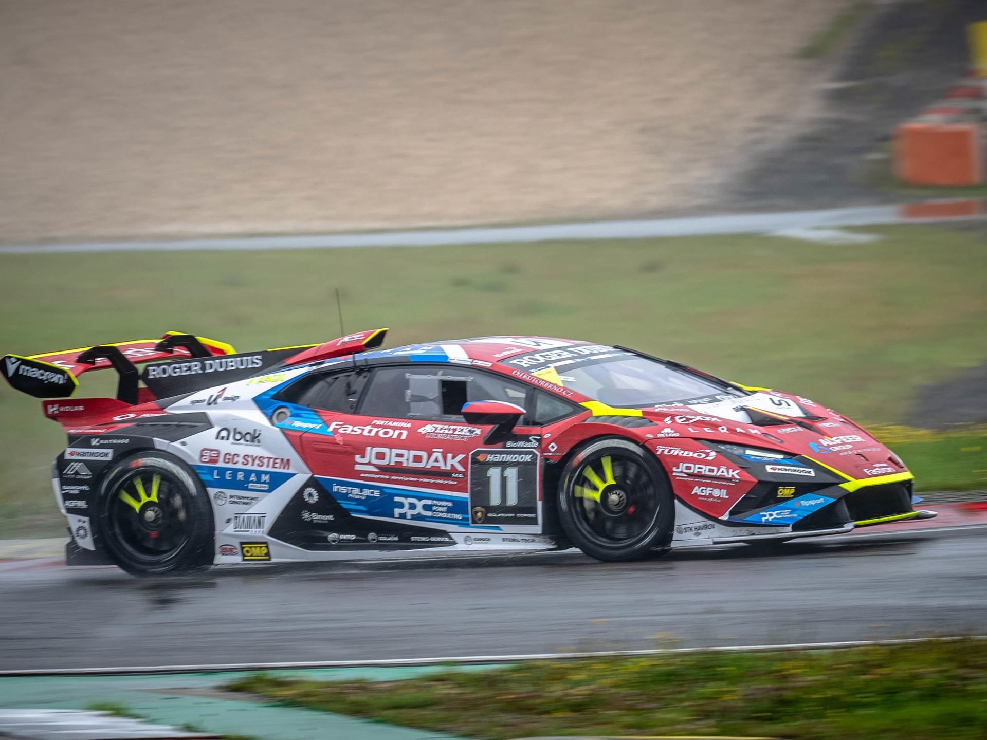 Split Weather, Split Winners: Bonduel And Orudzhev Trade Nürburgring Victories In Super Trofeo Europe 15 Super trofeo europe nurburgring bonduel orudz draft 88971e18 action 007