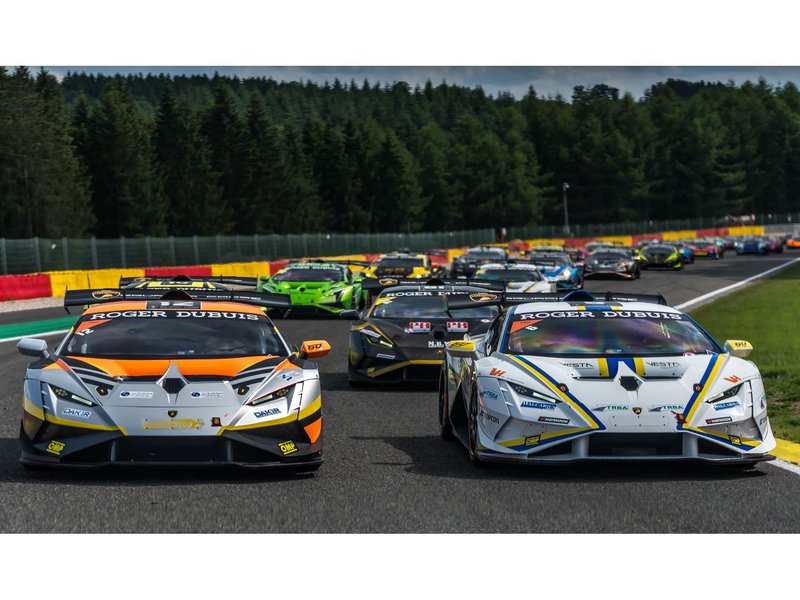 Two Lamborghini Huracán Super Trofeo EVO2 race cars leading a pack of competitors at Spa-Francorchamps