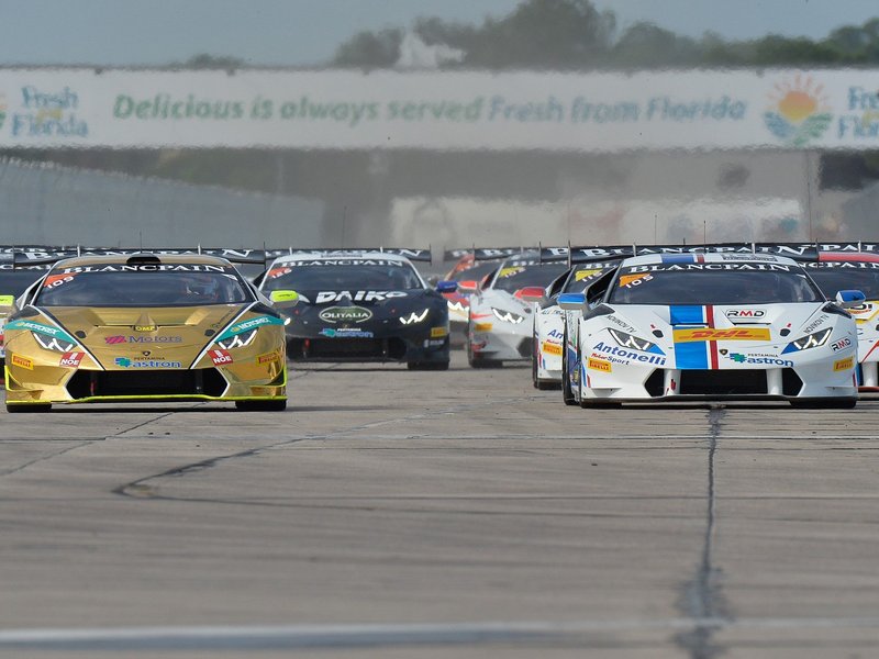 Lamborghini Huracán GT3 race cars competing wheel-to-wheel on a racetrack during the 2015 Super Trofeo season