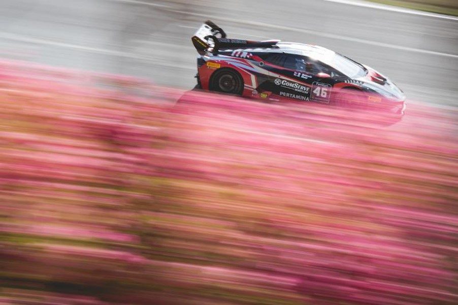 Huracán Super Trofeo EVO at speed showing roof scoop, large rear wing, and center-lock wheels at Barber Motorsports Park