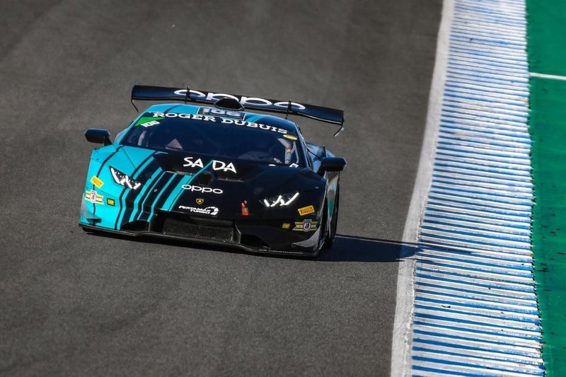 Lamborghini Huracán Super Trofeo EVO race car with aggressive rear wing and front splitter on the Jerez circuit