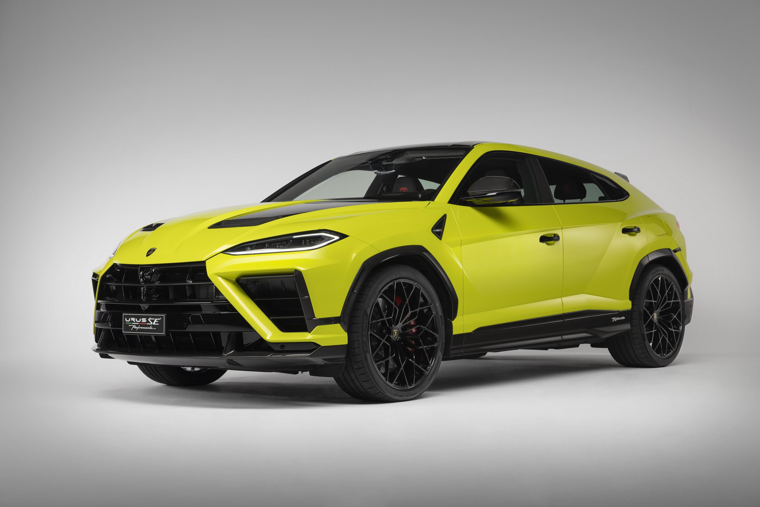Lamborghini urus se performante 812 cv hybrid draft 688d7e53 exterior 006 scaled