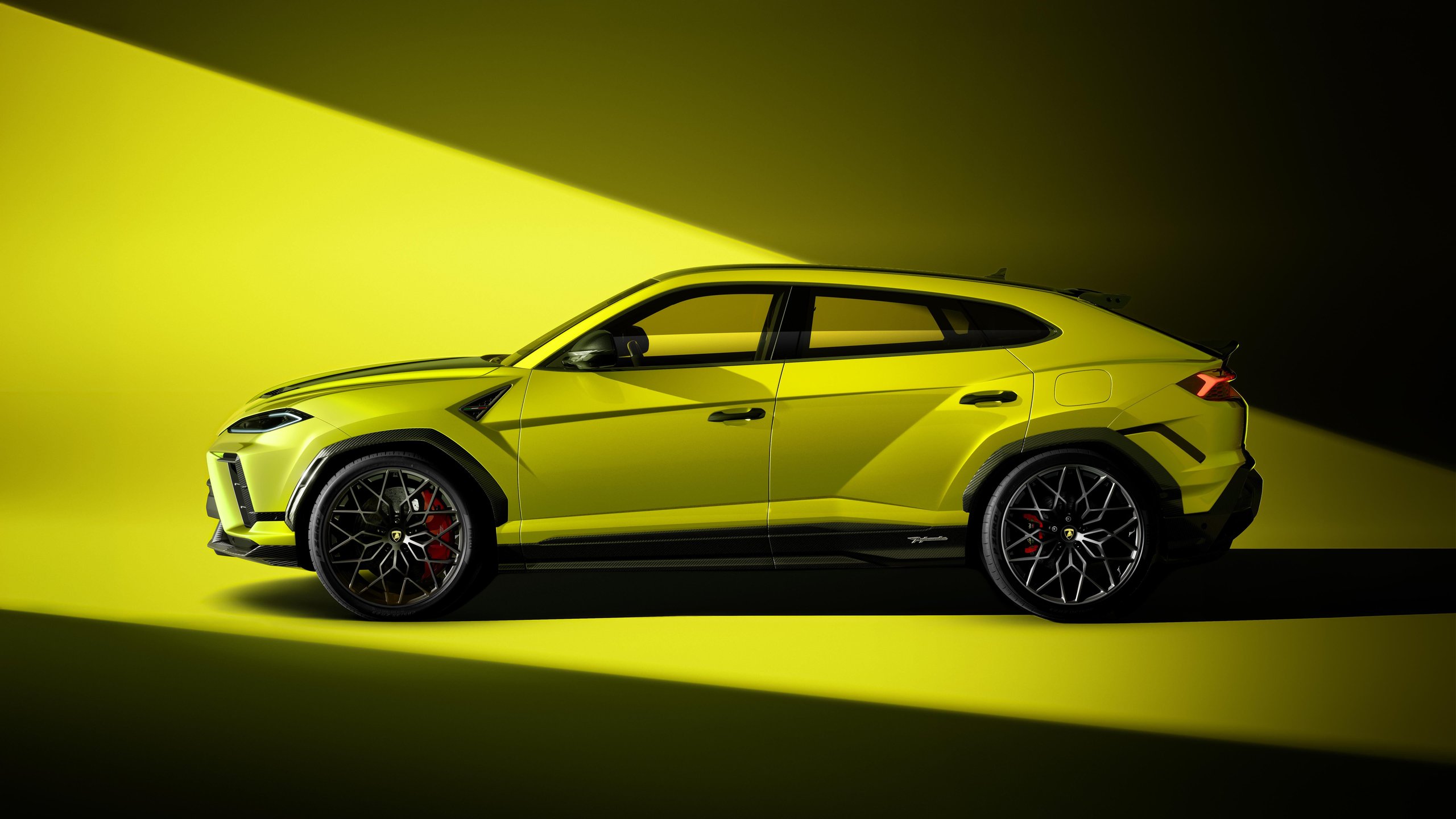Lamborghini urus se performante 812 cv hybrid draft 688d7e53 exterior 008 scaled