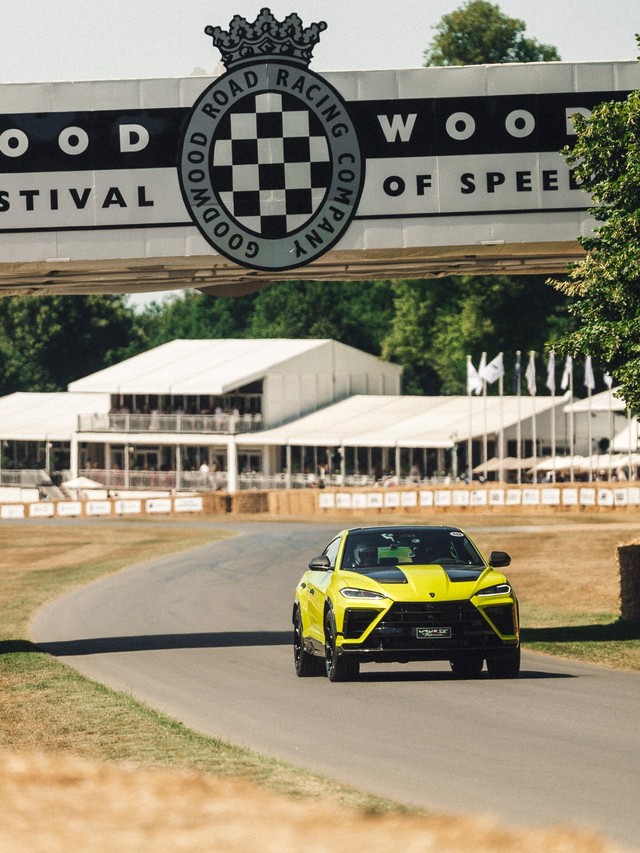 812 HP Urus SE Performante Attacks Goodwood and Redefines What 'Performante' Means