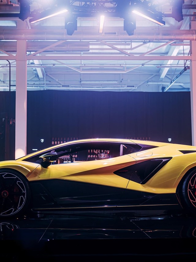 Lamborghini Opens Its Second Polish Showroom With Every Model Hybridized